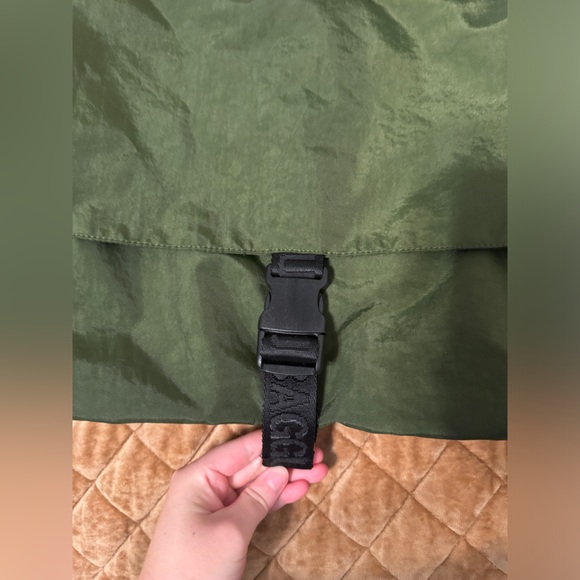 BAGGU Bay Laurel Sport Nylon Messenger Bag - Picture 8 of 8